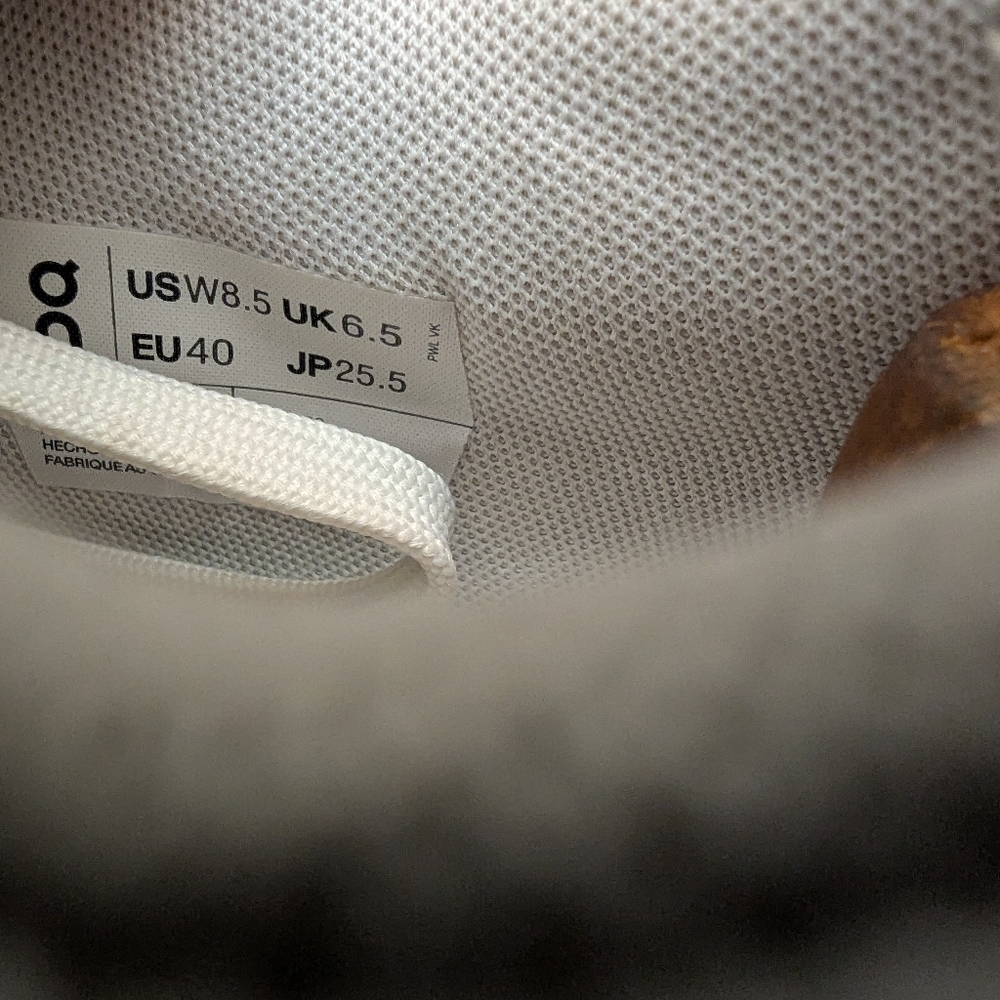 Womens On The Roger Athletic Shoes Sz 8.5 White Leather Used  - Picture 10 of 11